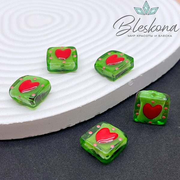 15 мм Бусина квадрат прозрачно- зеленый сердце