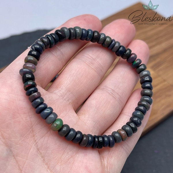 Опал черный с радужным переливом 5,5 мм 17 см