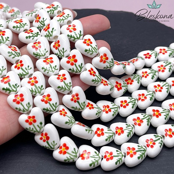 14,5 мм Бусина сердце, керамика цвет белый красная ромашка