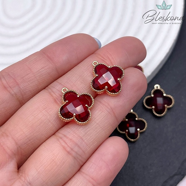 17*15 мм Цвет золото, Подвеска клевер красный циркон
