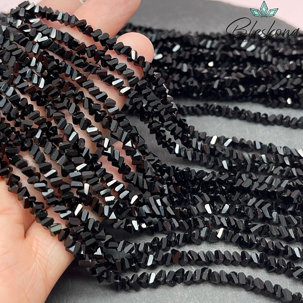 Чешское стекло №02 4,5 мм треугольник 