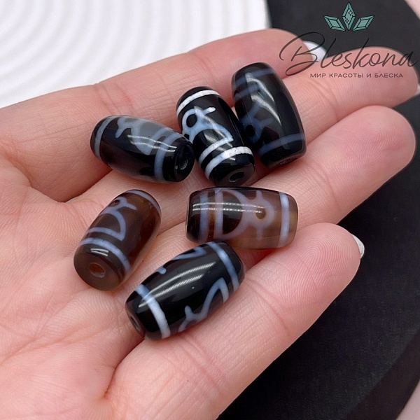 Бусина Дзи Кубера бело-черный бочонок 20*11 мм