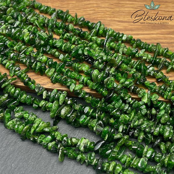 Крошка Хромдиопсид ширина бусин ~ 7-11 мм