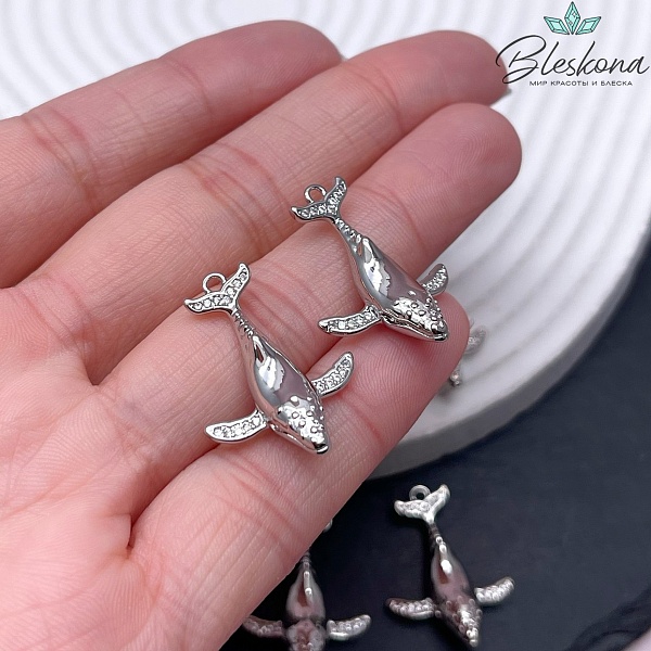 25,5*18,5 Цвет серебро, Подвеска Кит с цирконами