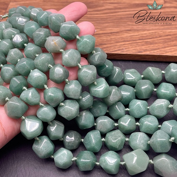 Зеленый авантюрин фриформ огранка бусины на увеличение 12-16 мм