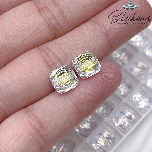 5035 Square Cusion 8 mm Crystal Aurore Boreale (AB)