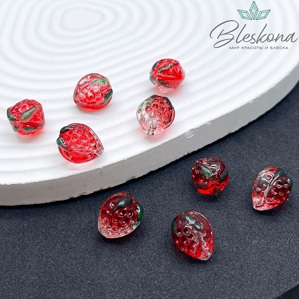 13*11 мм Бусина клубничка прозрачно- красная