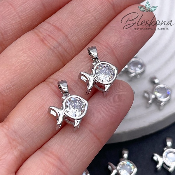 12*12 мм Цвет серебро, Подвеска рыбка с цирконом