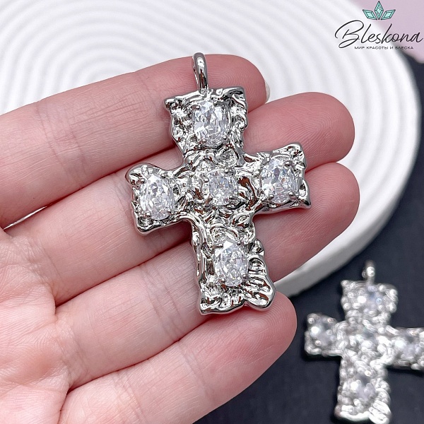 47*32,5 мм Цвет серебро, Подвеска Крест белые цирконы