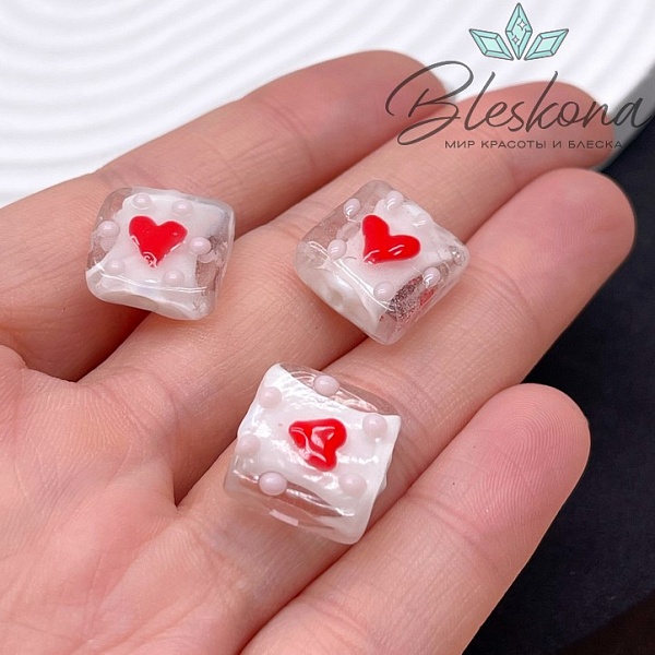 14 мм Бусина квадрат прозрачно- белый сердце