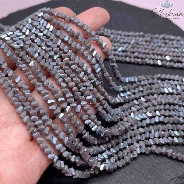 Чешское стекло №94 4,5 мм треугольник