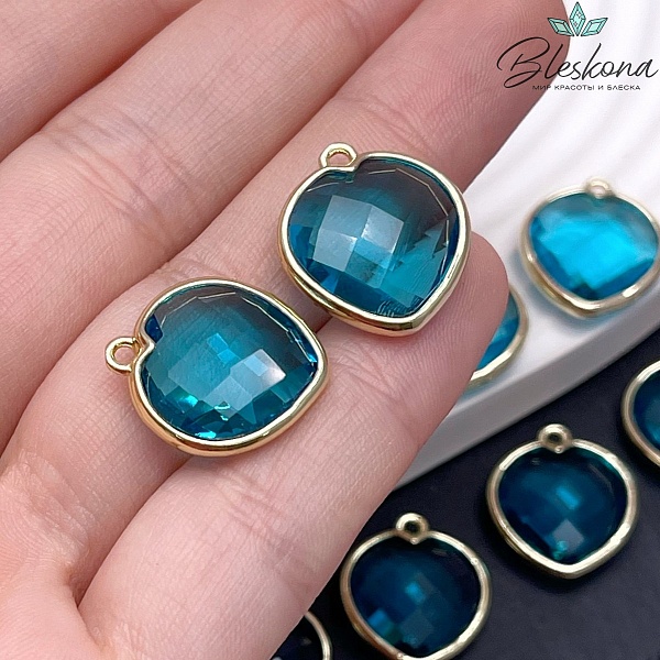 15 мм, Цвет золото, Подвеска сердце голубое огранка