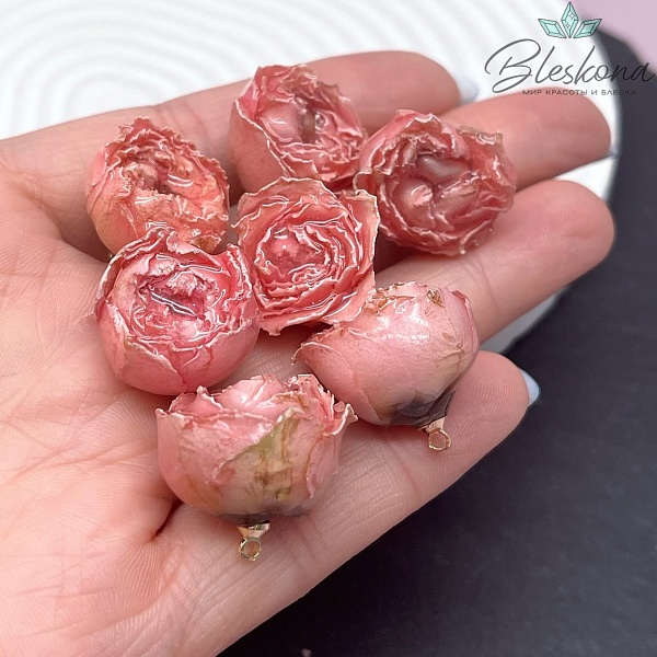 20-26 мм, Цвет золото, Подвеска роза в эпоксидной смоле №3