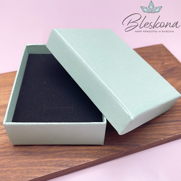 Коробка Светло-зеленая фактурная паутинка черная подложка 9*7*3 см