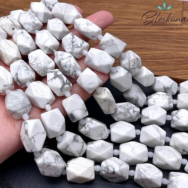 Магнезит (Говлит) фриформ огранка (14-19)*(11-13) мм
