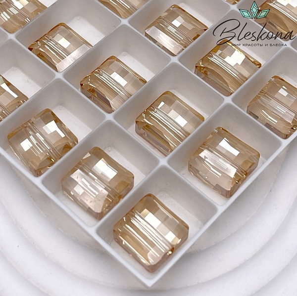 5624 Stairway 10 mm Crystal Golden Shadow