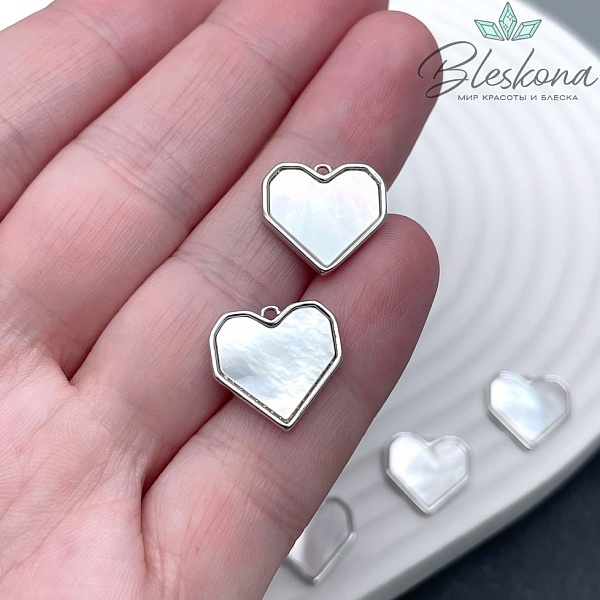 13,5*14 мм Цвет серебро, Подвеска сердце углы белый перламутр