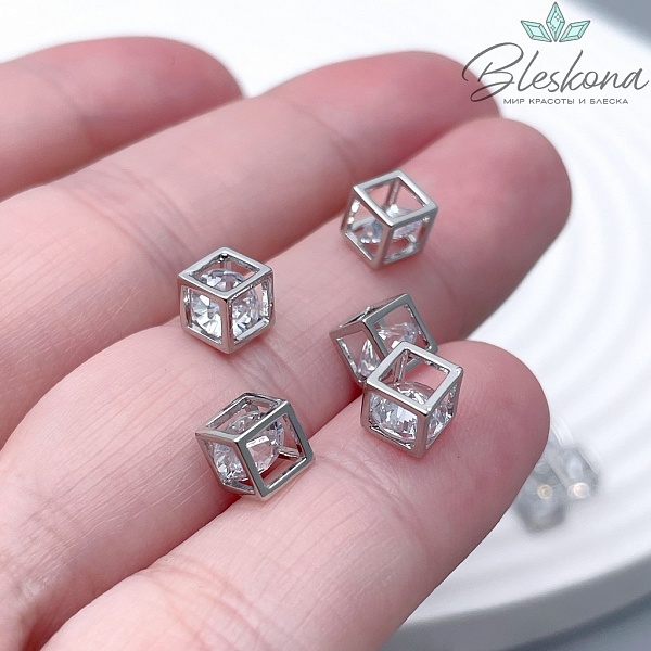 5 мм Цвет серебро, Подвеска Куб с цирконом внутри 