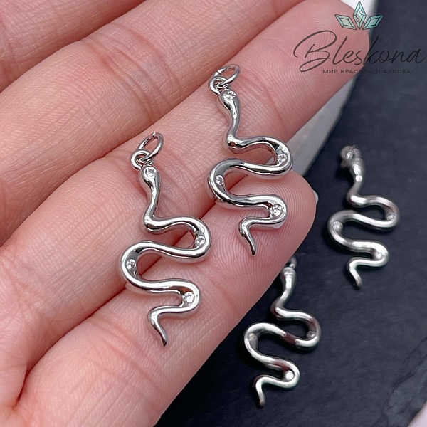 26,5*12,5 мм Цвет серебро, Подвеска змея гладкая с белым цирконом