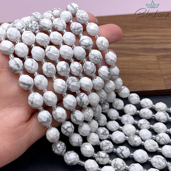 Магнезит (Говлит) овал в огранке 10*8 мм