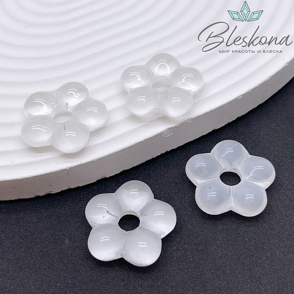 24 мм  Подвеска цветок белый