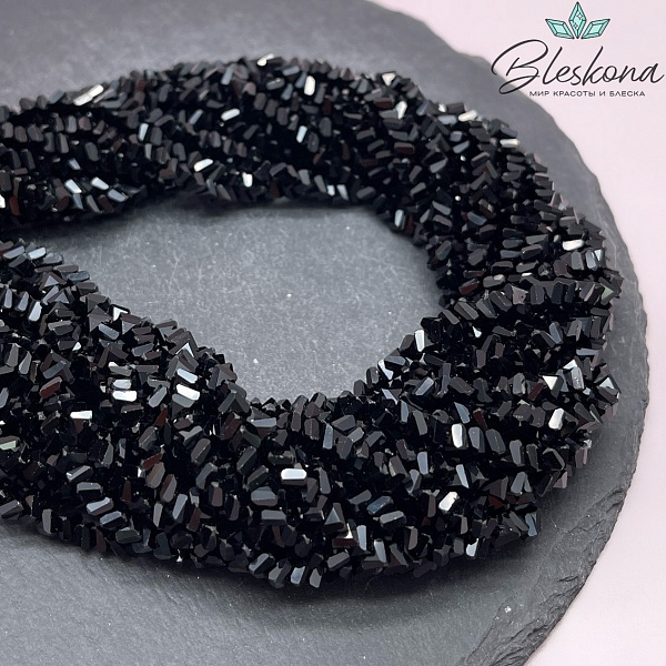 Чешское стекло №02 4,5 мм треугольник 