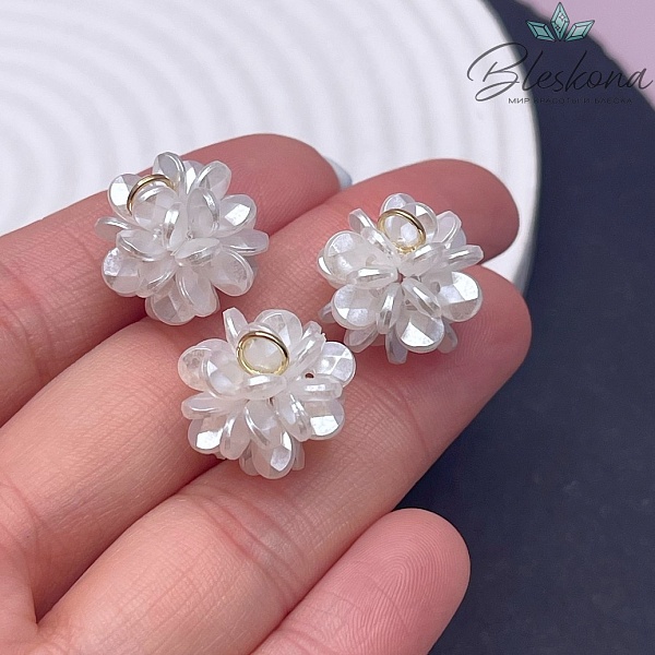 16 мм Цвет золото, Подвеска из бисера цветочек