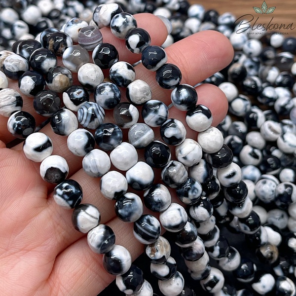 Агат черный белые разводы огранка 8 мм