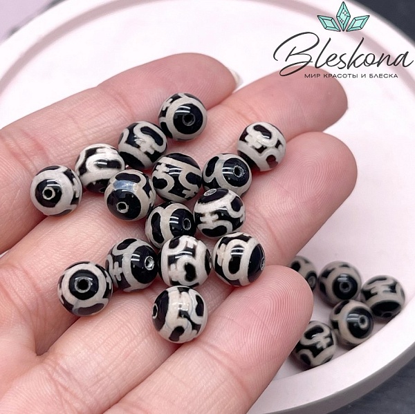 Бусина Дзи Нектарный сосуд изобилия черно-белый шар 8 мм уп.15 шт.