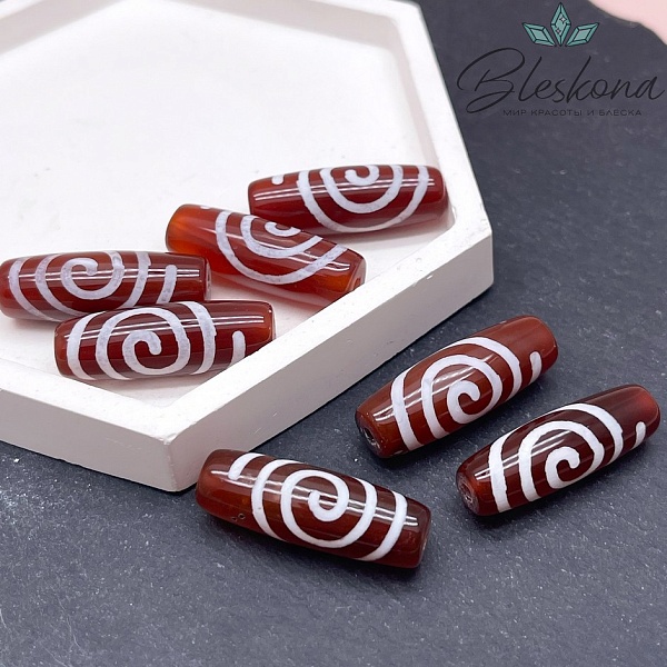 Бусина Дзи Спираль Вселенной бело-коричневый бочонок 30*11мм