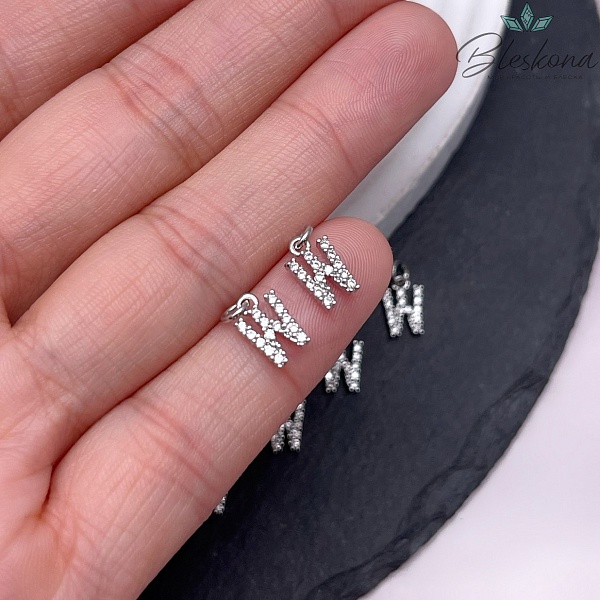 8,6мм Цвет серебро, Буква W цирконы 