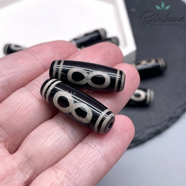 Бусина Дзи Бесконечность черно-белый бочонок 30*11 мм