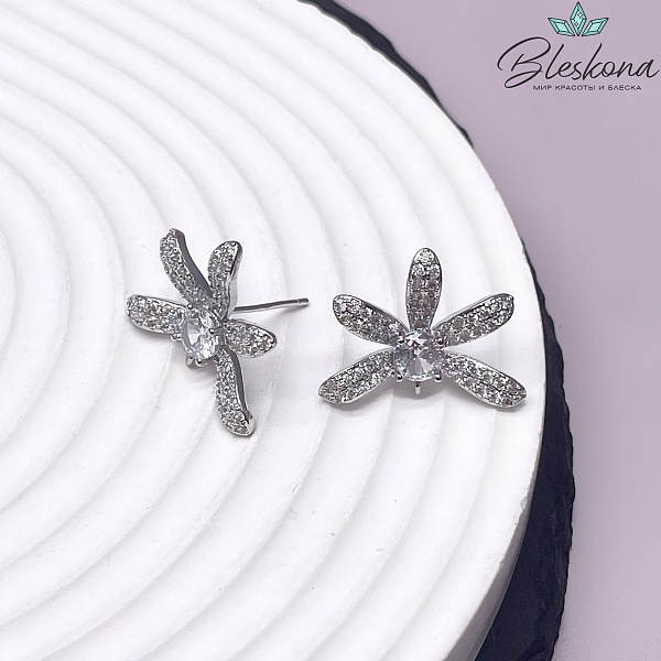 16*20,5 мм Цвет серебро, Пусеты цветок цирконы 