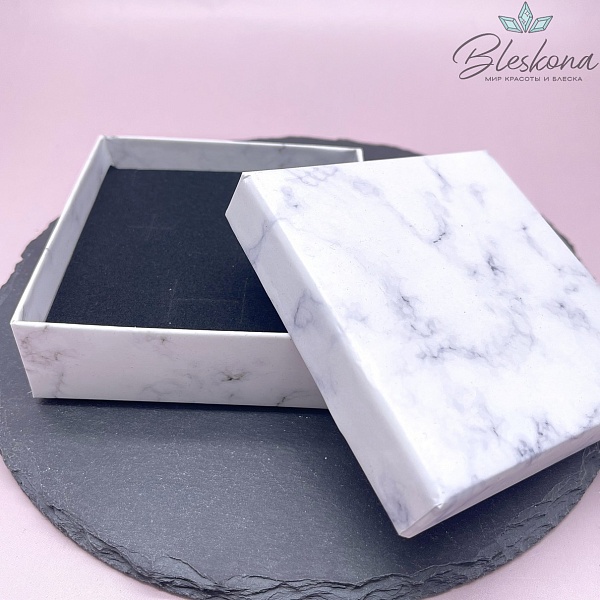 Коробка Белый мрамор черная подложка 9*9*3 см
