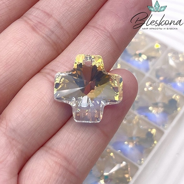 6866 Square Cross Pendant 20 mm Crystal Aurore Boreale (AB)