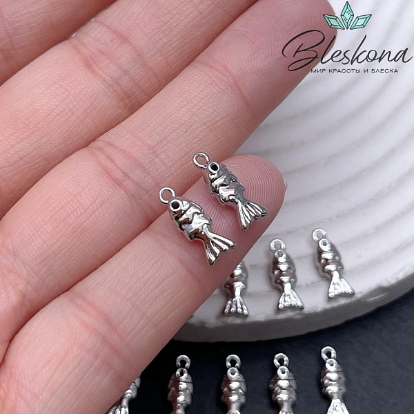 13*4,8 мм Цвет серебро, Подвеска рыбка циркон