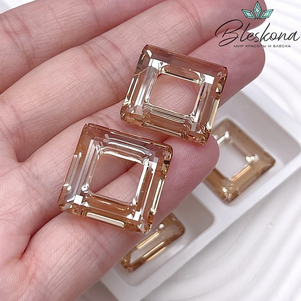 4439 Square Ring 20 мм Crystal Golden Shadow  