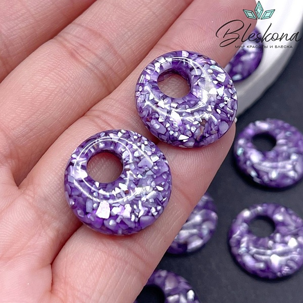 Бублик с перламутровой крошкой в фиолетовой эпоксидной смоле ⌀20мм  