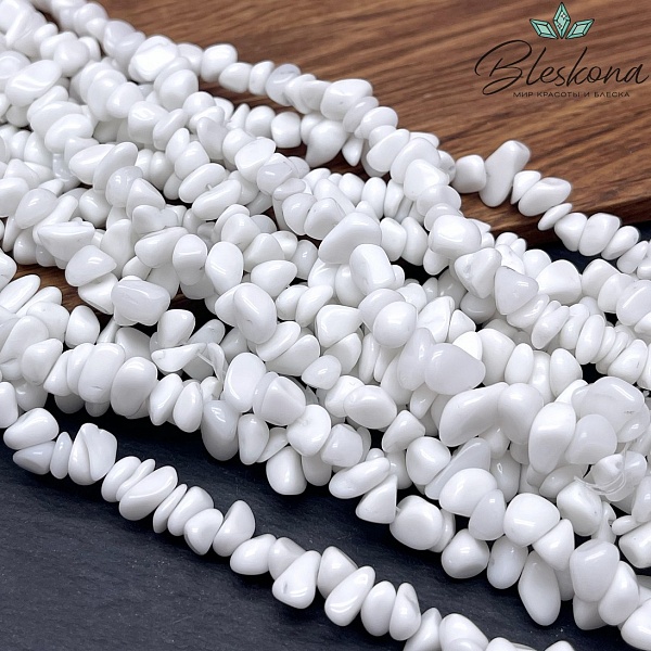 Крошка Агат белый (имитация) ширина бусин ~ 7-9мм