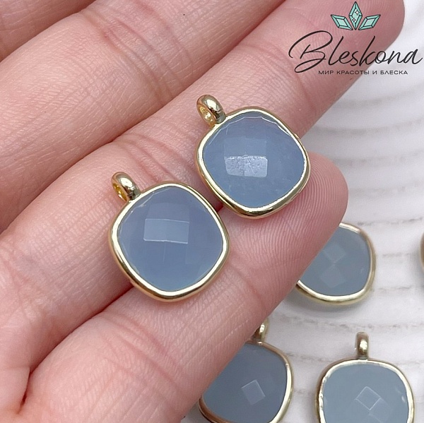 13мм, цвет золото ,Подвеска квадрат Кварц тонированный голубой  в обрамлении 