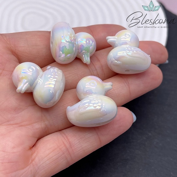 22*21 мм Бусина Уточка белая с переливом