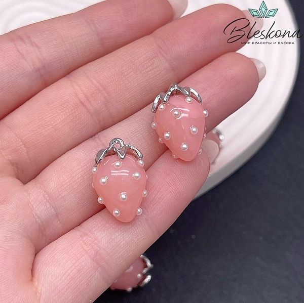 19*13 мм Цвет серебро, Подвеска клубничка розовая