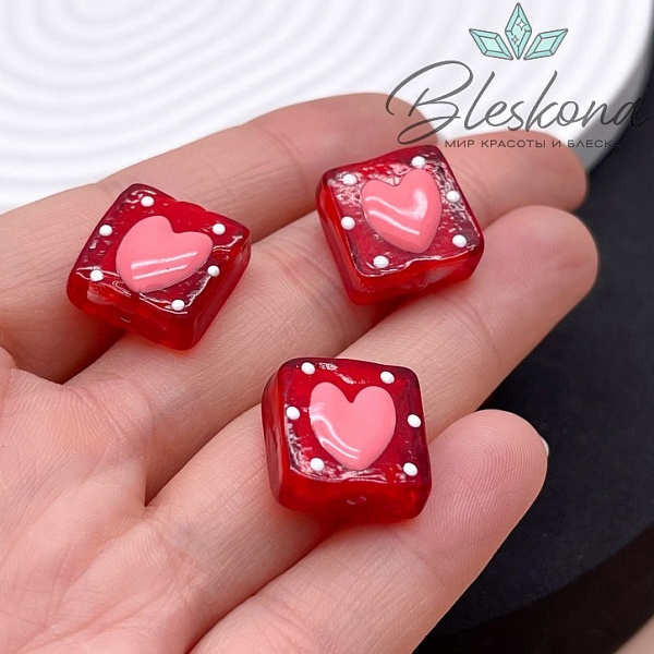15 мм Бусина квадрат прозрачно- красный сердце