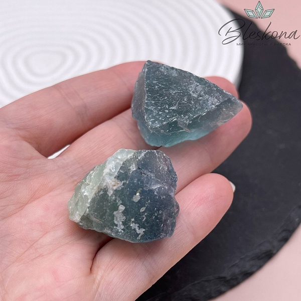 Флюорит зеленый необработанный 28-33 мм 