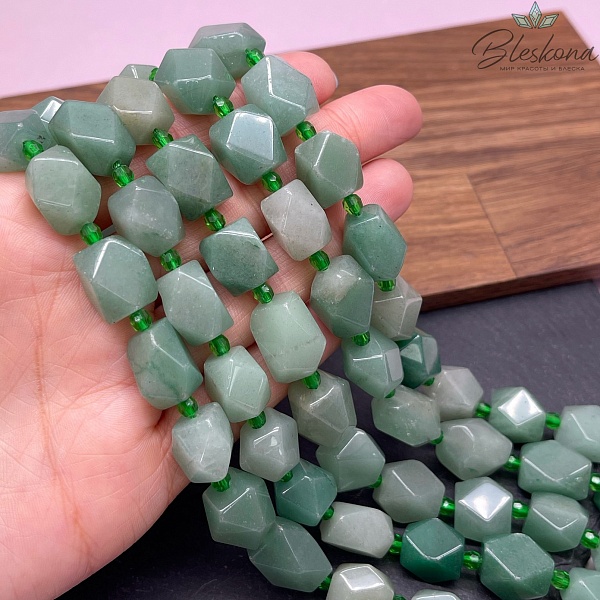 Зеленый авантюрин фриформ огранка (12-15)*(10-12)