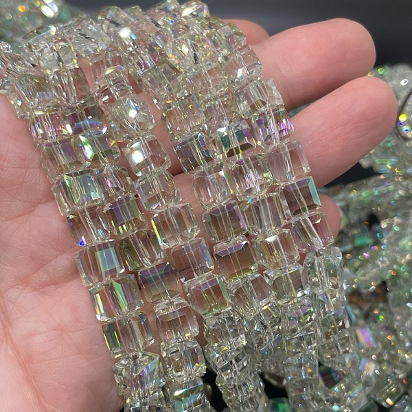 7 мм Стекло Lux, куб огранка, цвет прозрачный с зеленым переливом