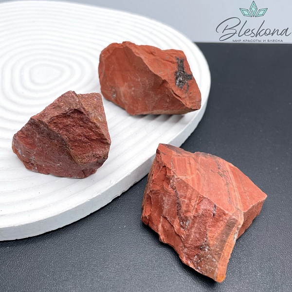 Яшма Красная необработанная 40-60 мм