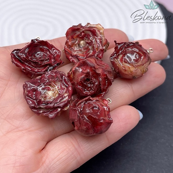 21-30 мм, Цвет золото, Подвеска роза в эпоксидной смоле №21