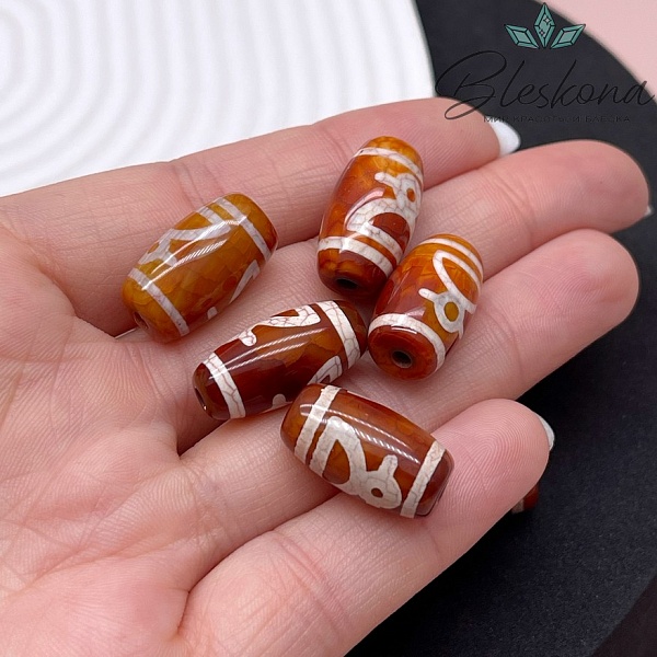 Бусина Дзи Кубера бело-коричневый бочонок 20*11 мм