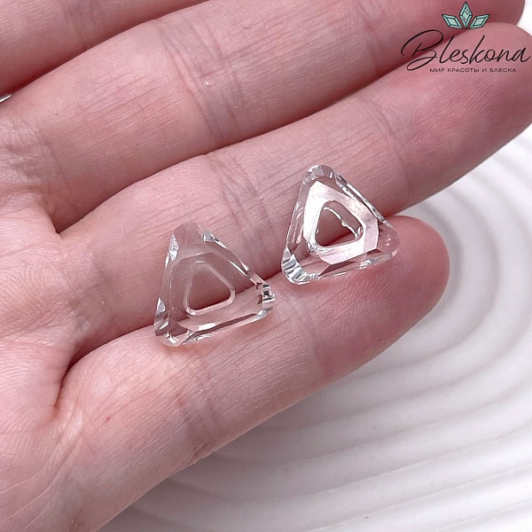 4737 Cosmic Triangle 14mm Crystal